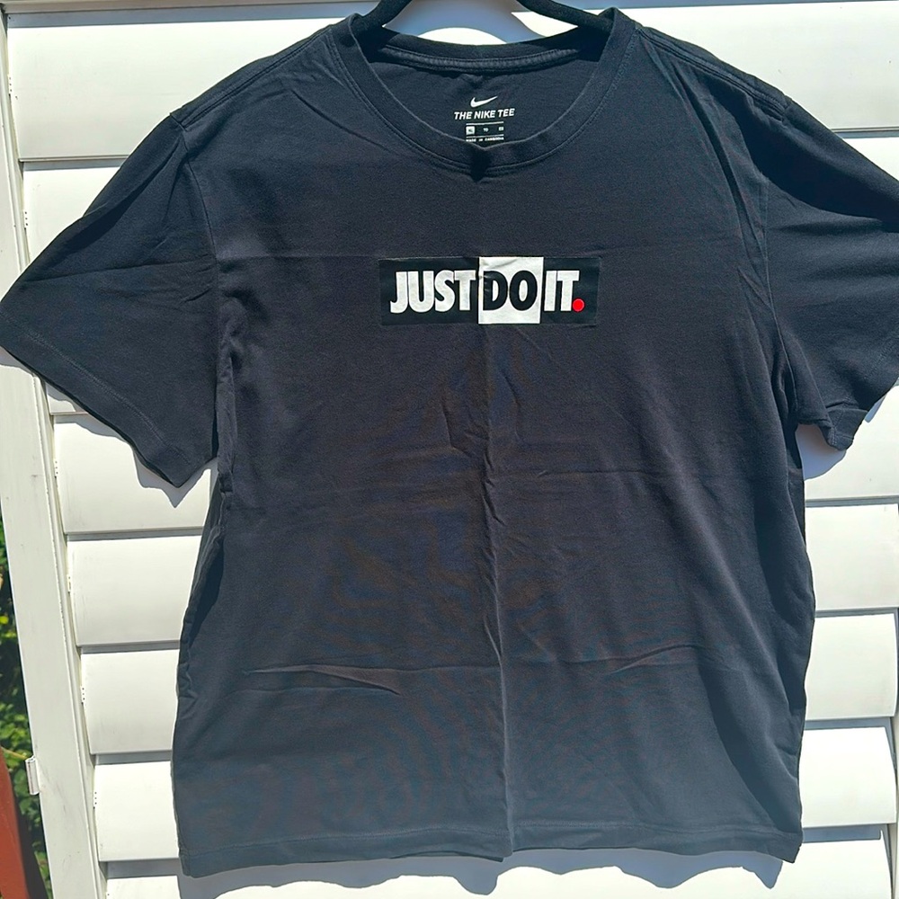 Nike men’s XL T-shirt